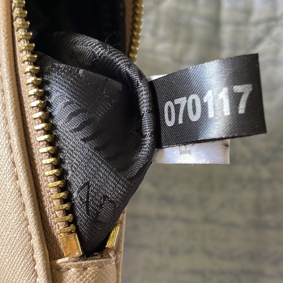 Like new Prada crossbody - Picture 4 of 5